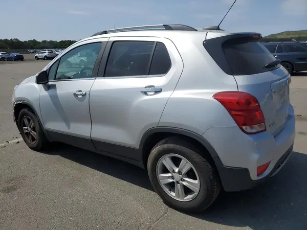 3GNCJLSB3LL222637 2020 CHEVROLET TRAX - Image 2