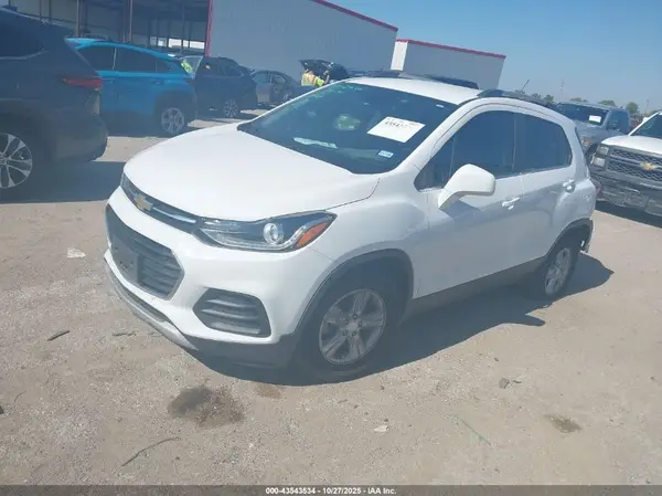 3GNCJLSB3LL223741 2020 CHEVROLET TRAX - Image 2