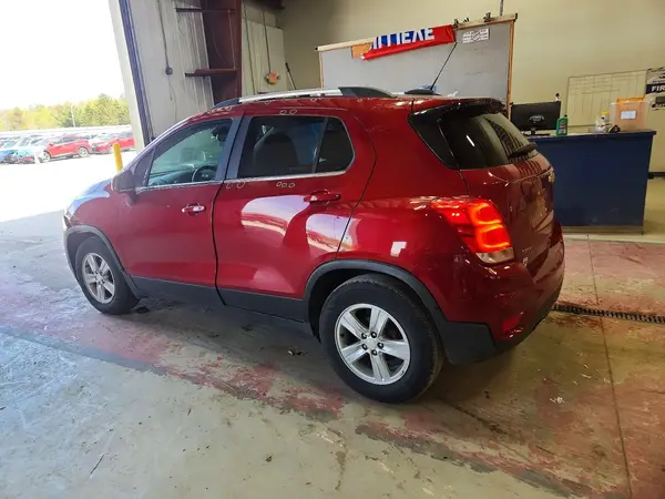 3GNCJLSB3LL225702 2020 CHEVROLET TRAX - Image 2