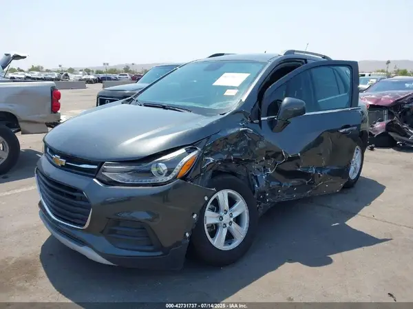 3GNCJLSB3LL227742 2020 CHEVROLET TRAX - Image 2