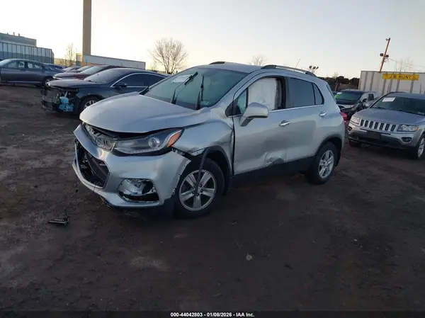 3GNCJLSB3LL301905 2020 CHEVROLET TRAX - Image 2