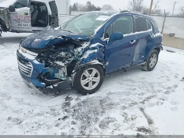 3GNCJLSB3LL325900 2020 CHEVROLET TRAX - Image 2