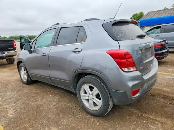 3GNCJLSB3LL335892 2020 CHEVROLET TRAX - Image 2