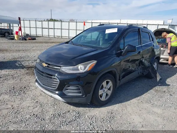 3GNCJLSB4HL134560 2017 CHEVROLET TRAX - Image 2