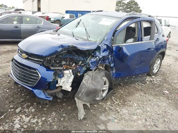 3GNCJLSB4HL141671 2017 CHEVROLET TRAX - Image 2