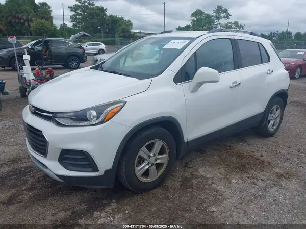 3GNCJLSB4HL209063 2017 CHEVROLET TRAX - Image 2