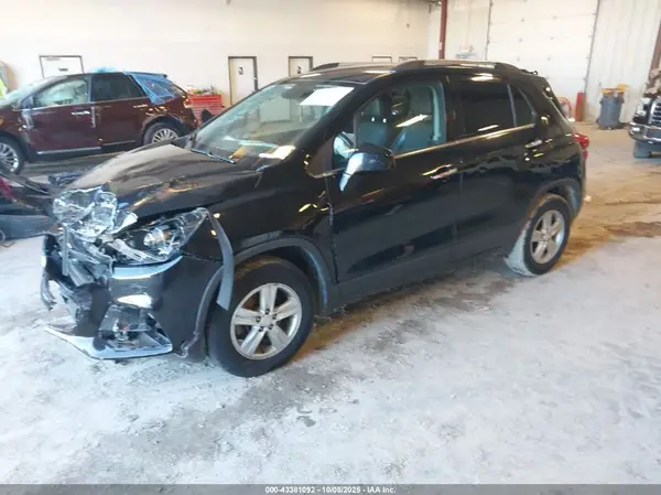 3GNCJLSB4JL152014 2018 CHEVROLET TRAX - Image 2