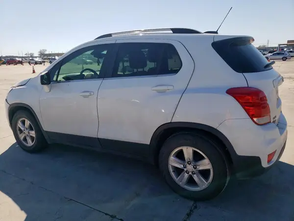 3GNCJLSB4JL222353 2018 CHEVROLET TRAX - Image 2