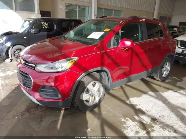 3GNCJLSB4JL239055 2018 CHEVROLET TRAX - Image 2
