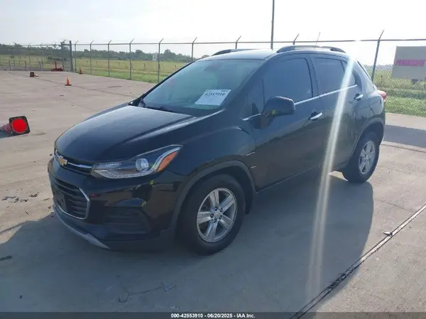 3GNCJLSB4JL247561 2018 CHEVROLET TRAX - Image 2