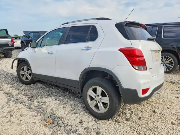 3GNCJLSB4JL254090 2018 CHEVROLET TRAX - Image 2