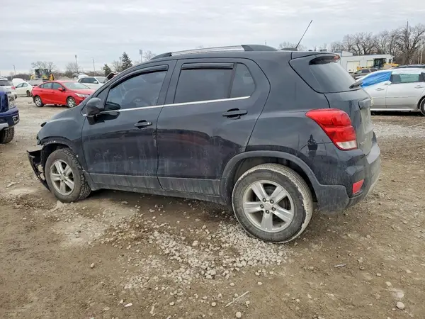 3GNCJLSB4JL261590 2018 CHEVROLET TRAX - Image 2