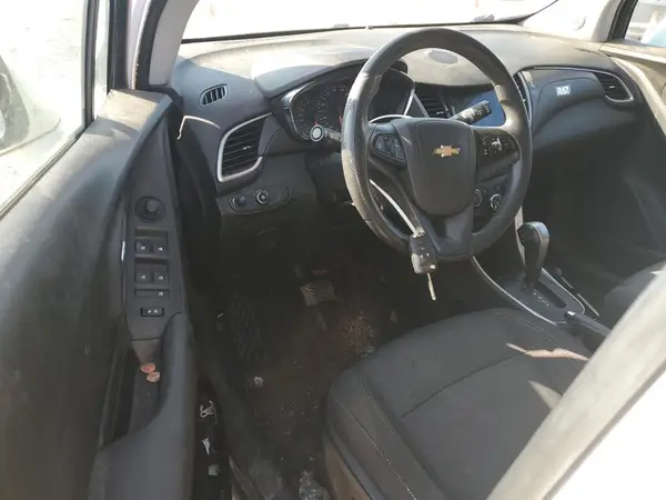 3GNCJLSB4JL272945 2018 CHEVROLET TRAX - Image 8