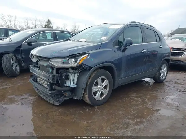 3GNCJLSB4JL278051 2018 CHEVROLET TRAX - Image 2