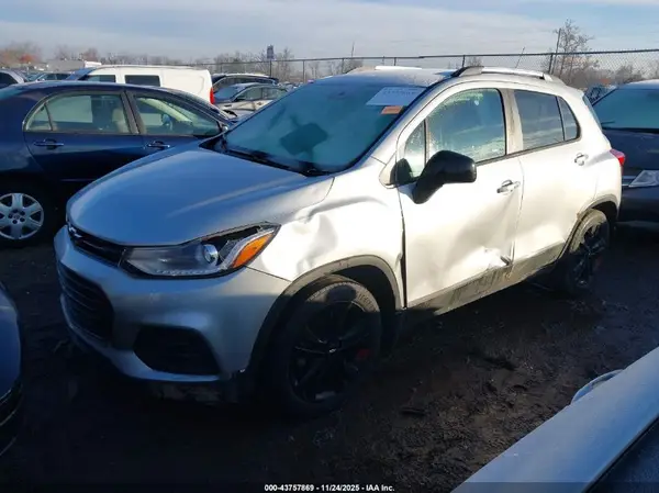 3GNCJLSB4JL380160 2018 CHEVROLET TRAX - Image 2