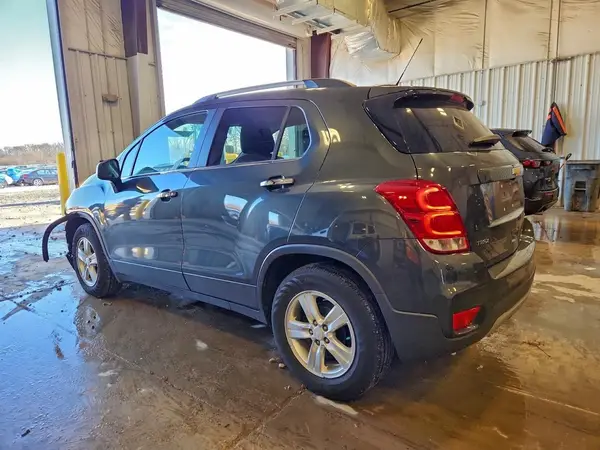3GNCJLSB4JL382006 2018 CHEVROLET TRAX - Image 2