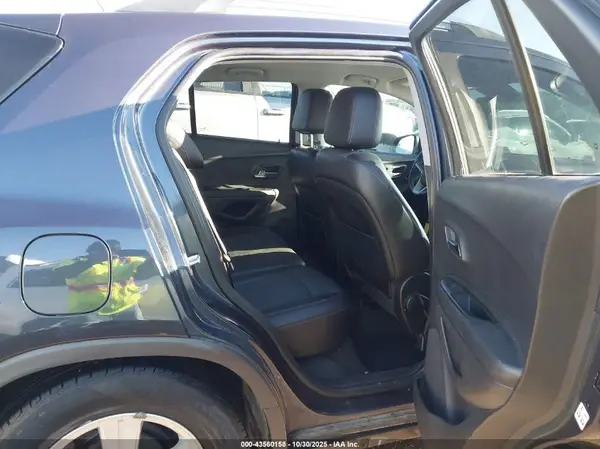 3GNCJLSB4KL198217 2019 CHEVROLET TRAX - Image 8
