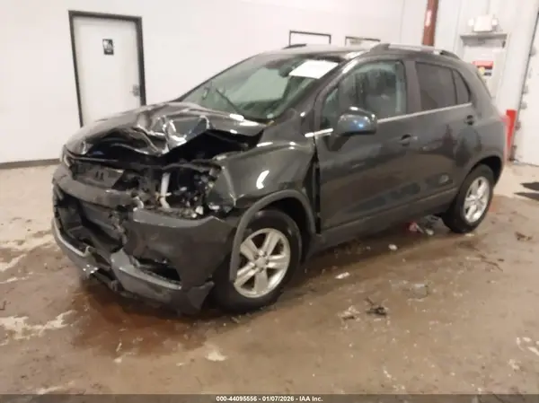 3GNCJLSB4KL251644 2019 CHEVROLET TRAX - Image 2