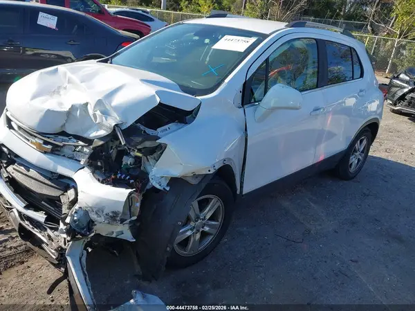 3GNCJLSB4KL313592 2019 CHEVROLET TRAX - Image 2