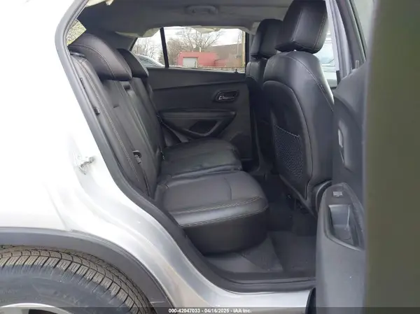 3GNCJLSB4KL347757 2019 CHEVROLET TRAX - Image 8