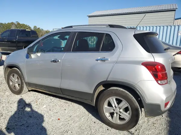 3GNCJLSB4LL138049 2020 CHEVROLET TRAX - Image 2