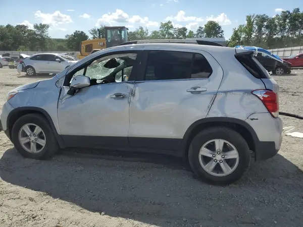 3GNCJLSB4LL185713 2020 CHEVROLET TRAX - Image 2