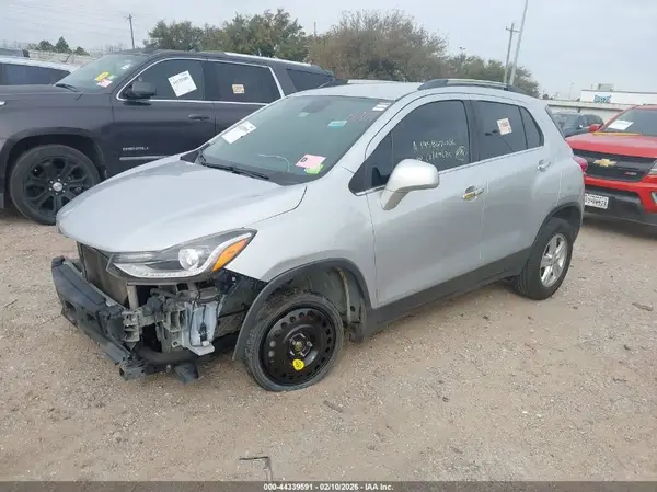 3GNCJLSB4LL195867 2020 CHEVROLET TRAX - Image 2