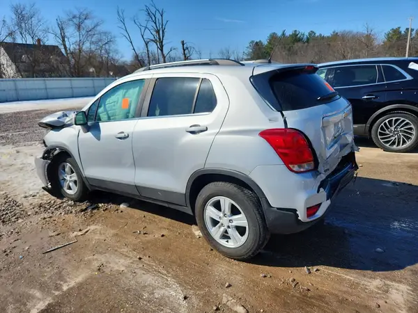 3GNCJLSB4LL201022 2020 CHEVROLET TRAX - Image 2