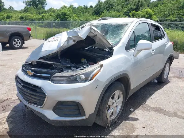 3GNCJLSB4LL310743 2020 CHEVROLET TRAX - Image 2