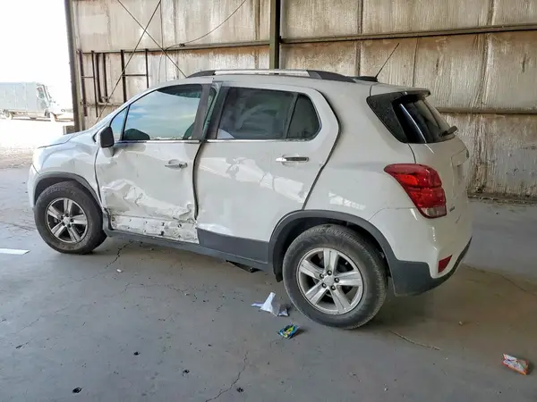3GNCJLSB4LL320687 2020 CHEVROLET TRAX - Image 2