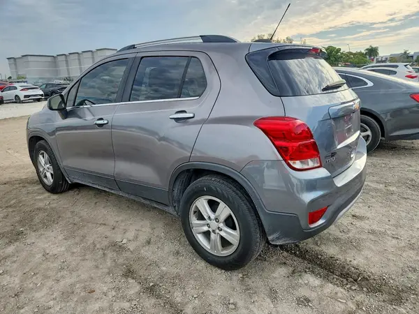 3GNCJLSB4LL321693 2020 CHEVROLET TRAX - Image 2