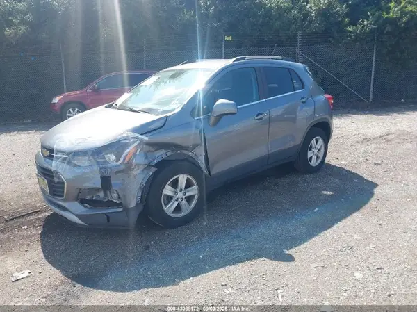 3GNCJLSB4LL329647 2020 CHEVROLET TRAX - Image 2