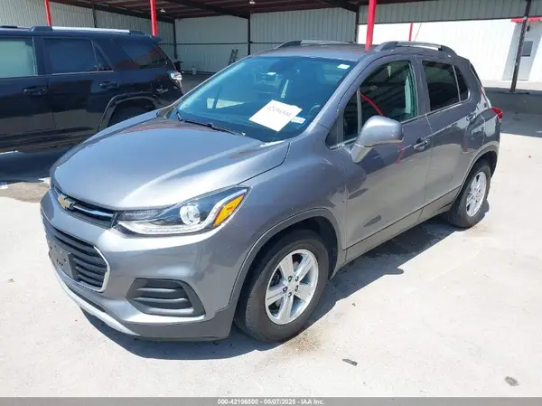 3GNCJLSB4LL336176 2020 CHEVROLET TRAX - Image 2