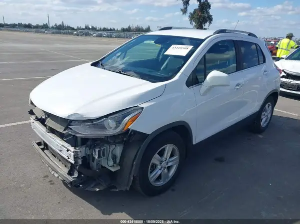 3GNCJLSB5HL230407 2017 CHEVROLET TRAX - Image 2