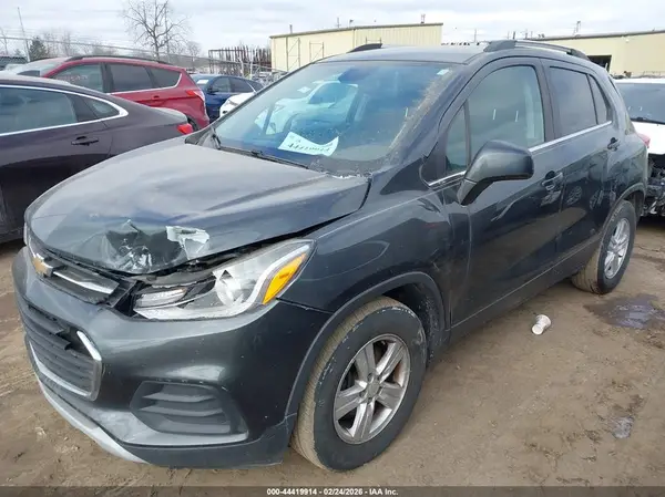 3GNCJLSB5HL278019 2017 CHEVROLET TRAX - Image 2
