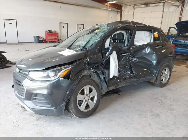 3GNCJLSB5HL285567 2017 CHEVROLET TRAX - Image 2