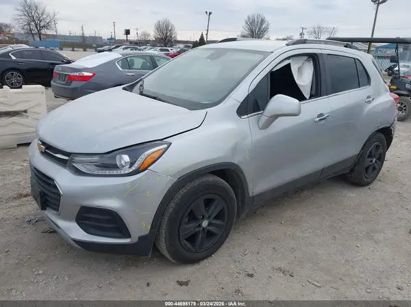 3GNCJLSB5JL200345 2018 CHEVROLET TRAX - Image 2