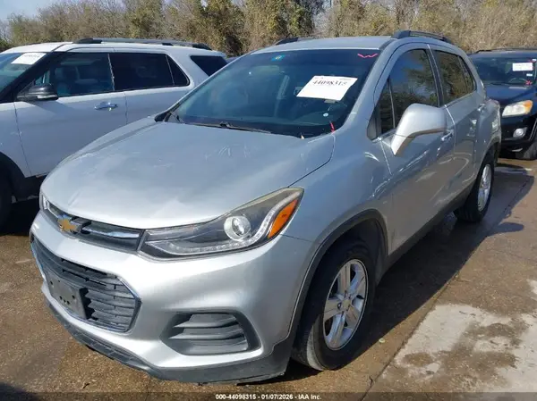 3GNCJLSB5JL221177 2018 CHEVROLET TRAX - Image 2
