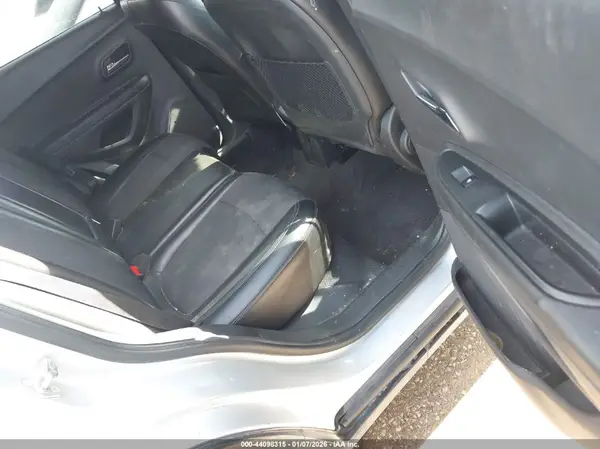 3GNCJLSB5JL221177 2018 CHEVROLET TRAX - Image 8