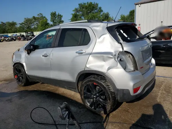 3GNCJLSB5JL233295 2018 CHEVROLET TRAX - Image 2