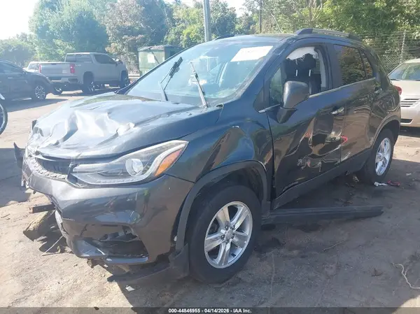 3GNCJLSB5JL358894 2018 CHEVROLET TRAX - Image 2