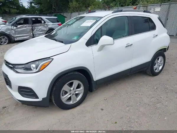 3GNCJLSB5JL399333 2018 CHEVROLET TRAX - Image 2