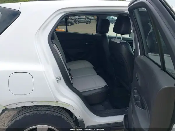 3GNCJLSB5JL399333 2018 CHEVROLET TRAX - Image 8