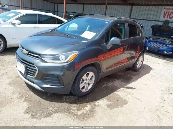 3GNCJLSB5JL414476 2018 CHEVROLET TRAX - Image 2