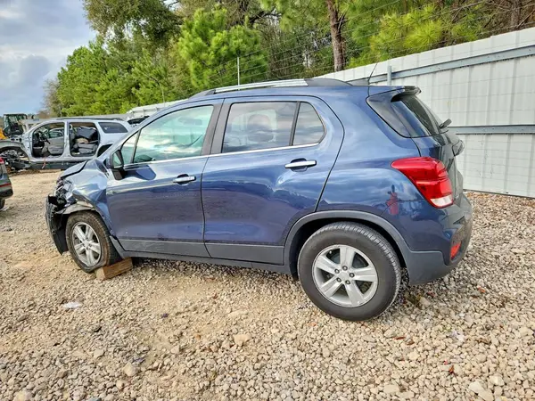 3GNCJLSB5KL132694 2019 CHEVROLET TRAX - Image 2