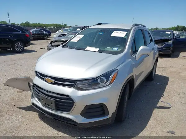 3GNCJLSB5KL150242 2019 CHEVROLET TRAX - Image 2