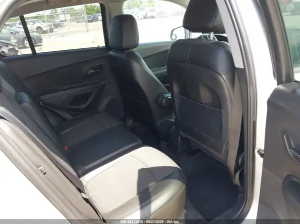 3GNCJLSB5KL150242 2019 CHEVROLET TRAX - Image 8