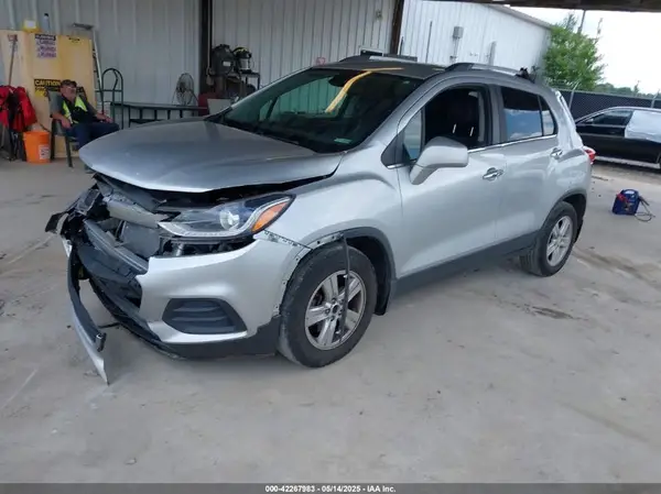 3GNCJLSB5KL164609 2019 CHEVROLET TRAX - Image 2