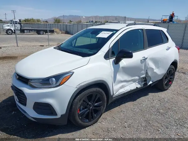3GNCJLSB5KL206373 2019 CHEVROLET TRAX - Image 2