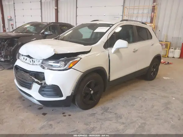 3GNCJLSB5KL226848 2019 CHEVROLET TRAX - Image 2